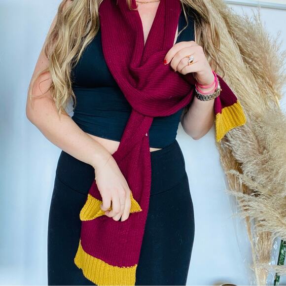 NEW NORDSTROM Maroon Gold Knit Woven Classic Scarf Wrap Pockets Gryffindor - Picture 2 of 6